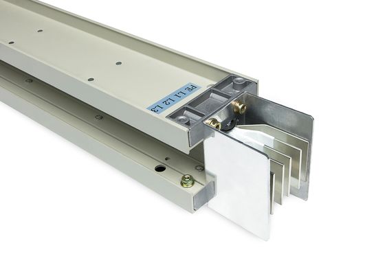 Contrat du CEI 61439-6 KEMA 690V 250A BT 	Barre électrique d'en cuivre de système de Busway/barre en aluminium